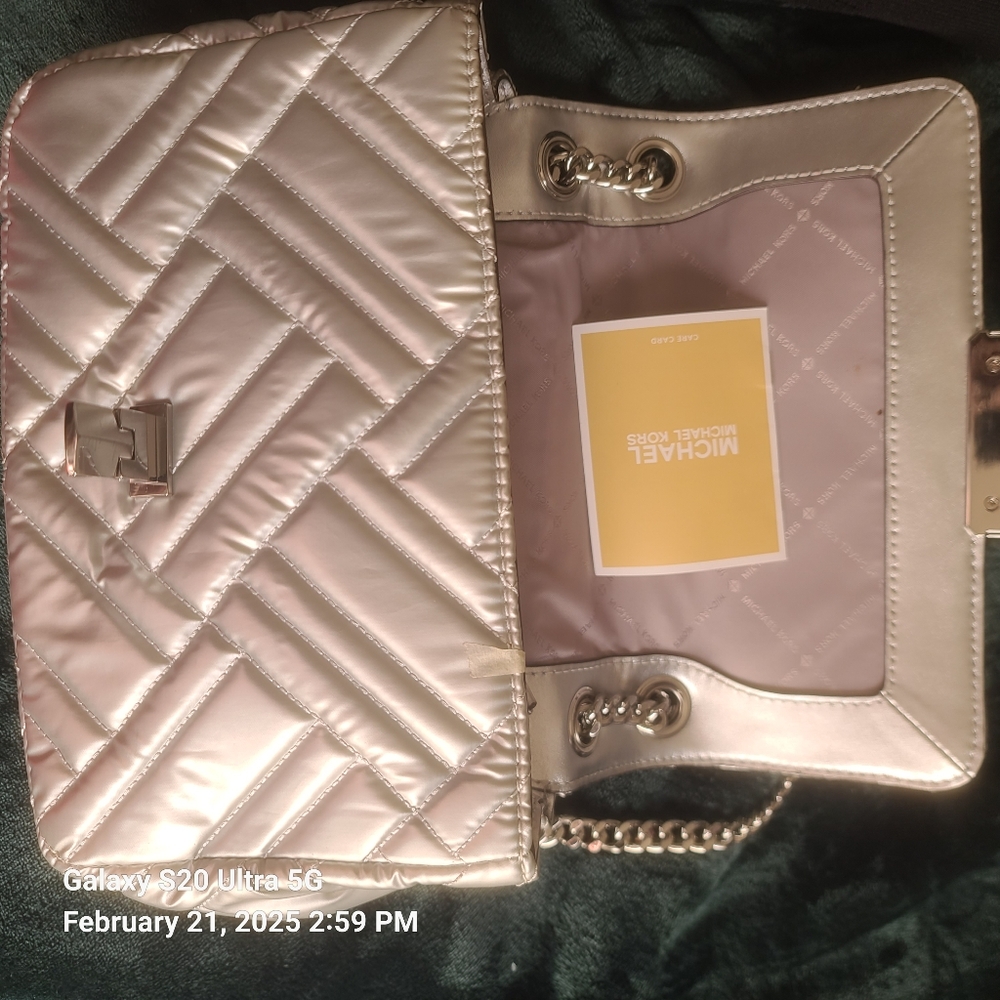 Brand new Michael Kors Pocket Book